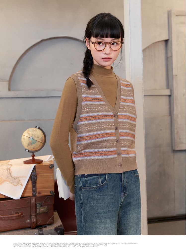 ニットベスト 刺繍入りレトロボタンベスト