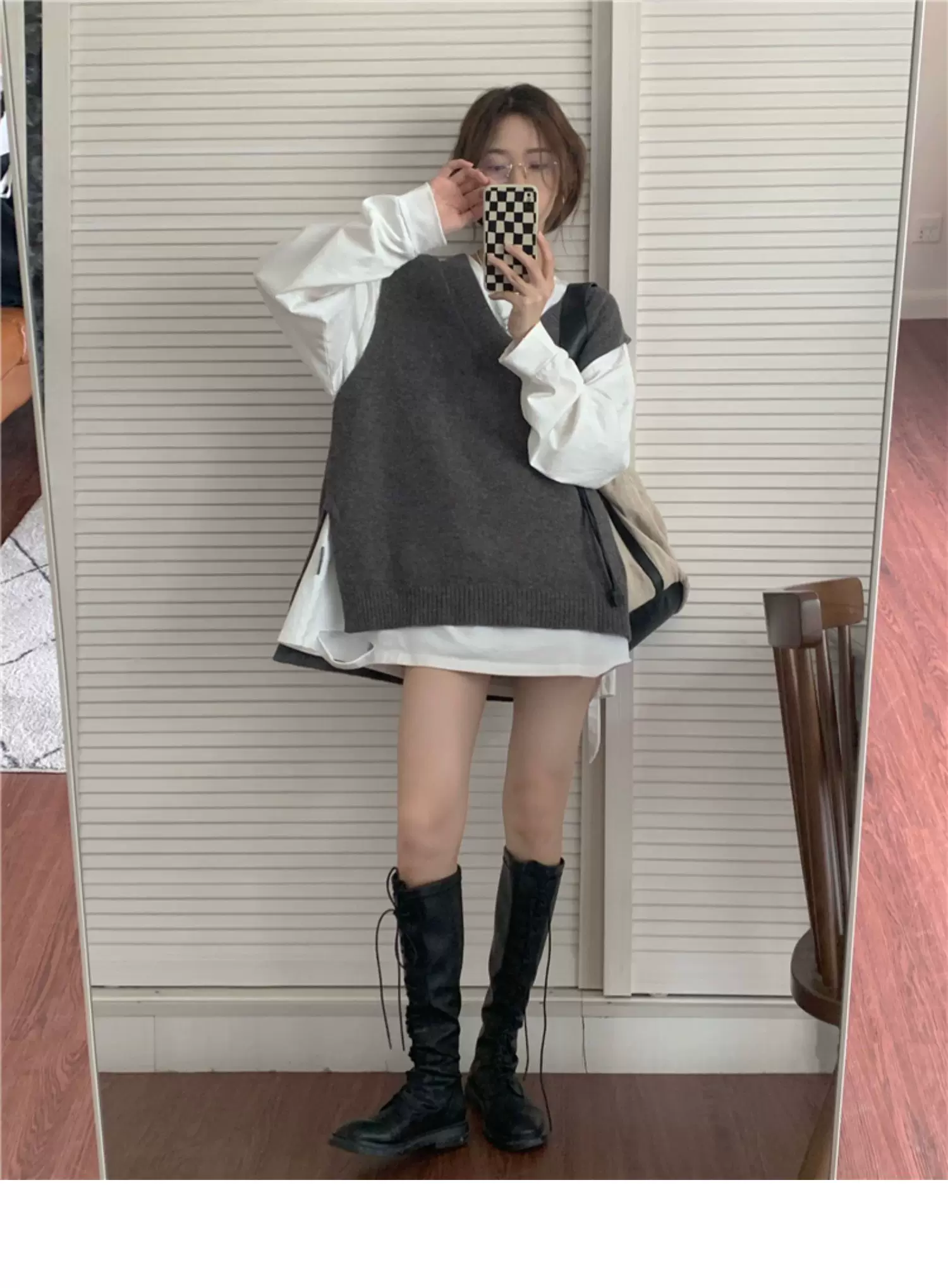 ニットベスト ふんわり編み地のゆったりブイネックニットベスト