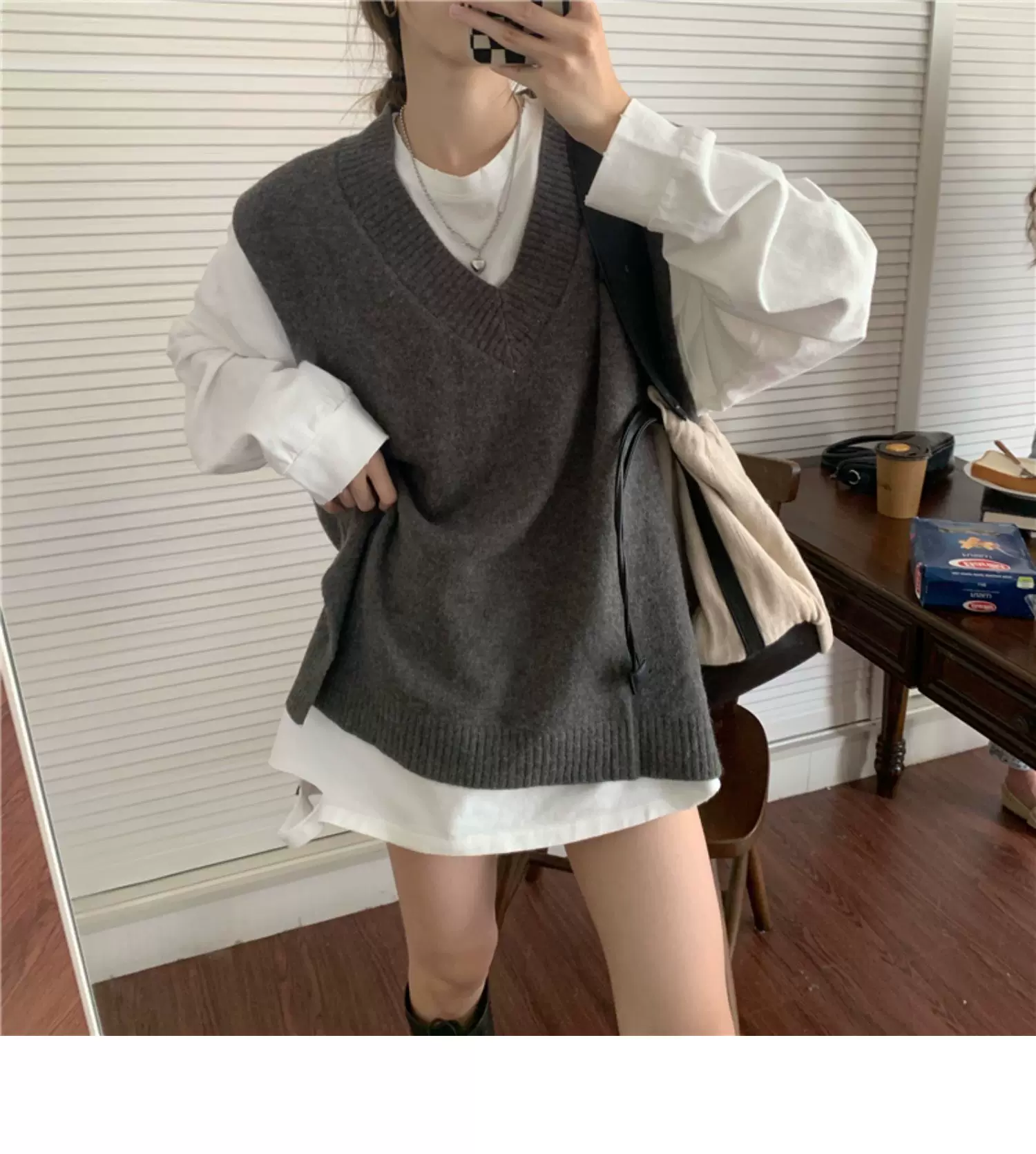 ニットベスト ふんわり編み地のゆったりブイネックニットベスト